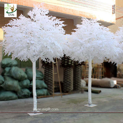 China UVG GRE011 white decorative artificial banyan trees with wooden trunk for stage display supplier