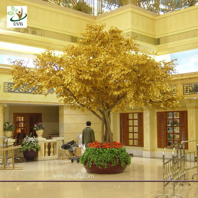 China UVG GRE09 Gold banyan leaves big fake indoor trees in wooden trunk for hotel landscaping supplier