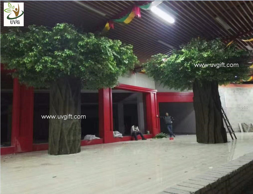 China UVG green outdoor artificial banyan tree with huge fiberglass trunk for restaurant patio landscaping GRE057 supplier
