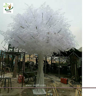 China UVG indoor white big artificial banyan tree with silk leaves for winter wedding decorations GRE060 supplier