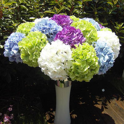 China UVG Wholesale Silk Flowers from China Beauty Artificial Hydrangea Ball Wedding Table Decor supplier