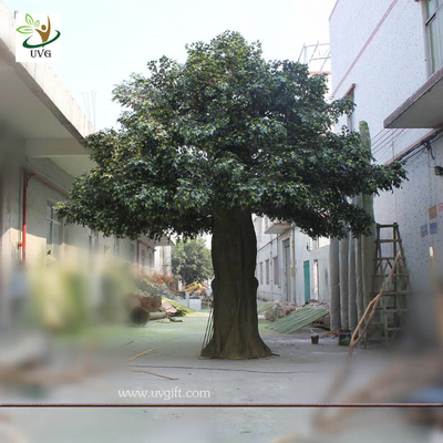 China UVG Huge decorative artificial evergreen trees with banyan leaves for outdoor landscaping supplier