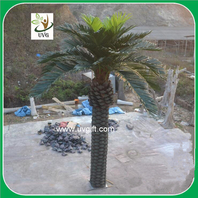 China UVG 6 meters large artificial palm trees in decorative coconut leaves for road landsacping supplier